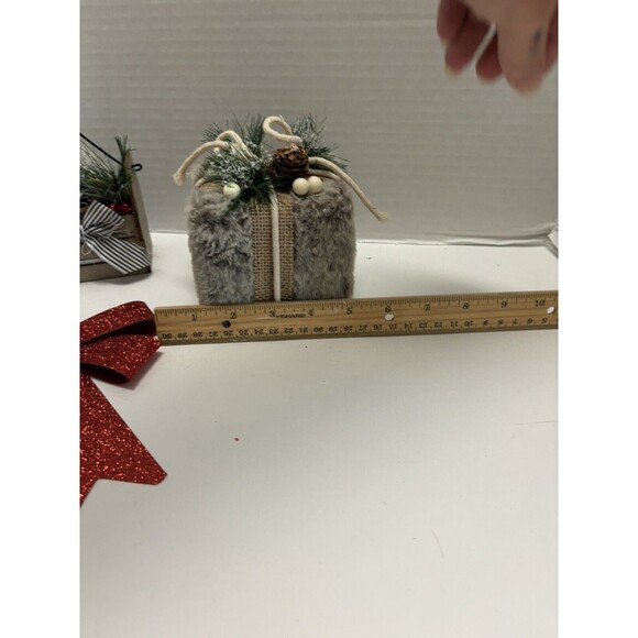 3 Piece Christmas Decor Lot - Picture 3 of 7